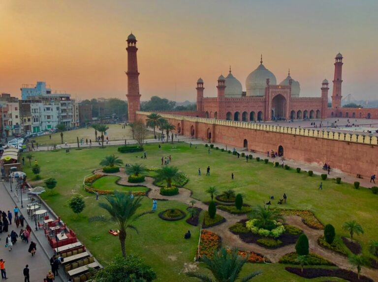 The-Badshahi-Masjid