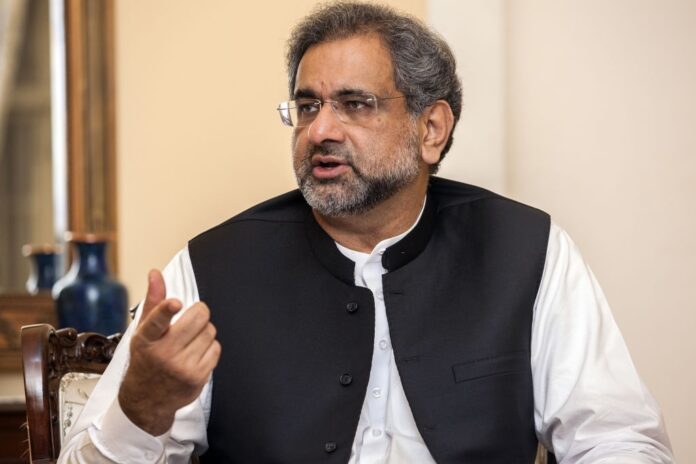 PML-N Abbasi says Army Chief is Not Seeking Extension