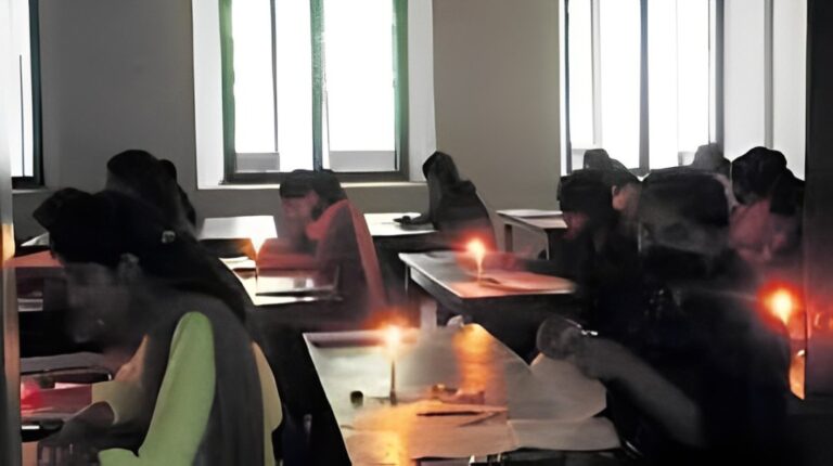 Sindh Matric Students Use Phones During Power Outages And Exam Delays